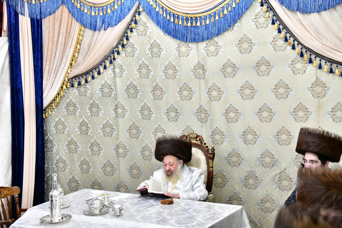 האדמו"ר מדעעש בטיש חול המועד סוכות