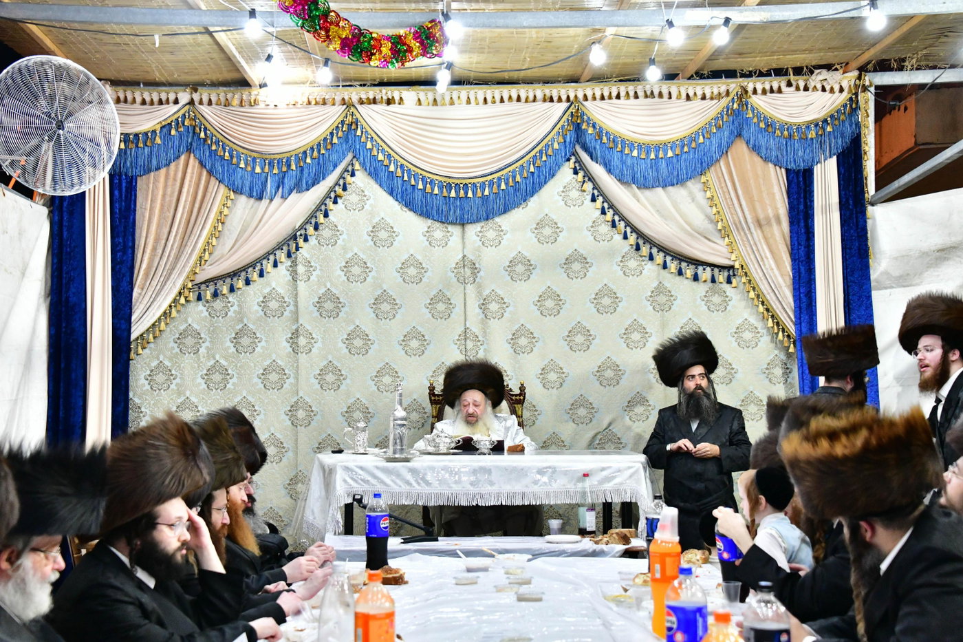 האדמו"ר מדעעש בטיש חול המועד סוכות