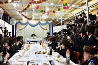 האדמו"ר מדעעש בטיש חול המועד סוכות