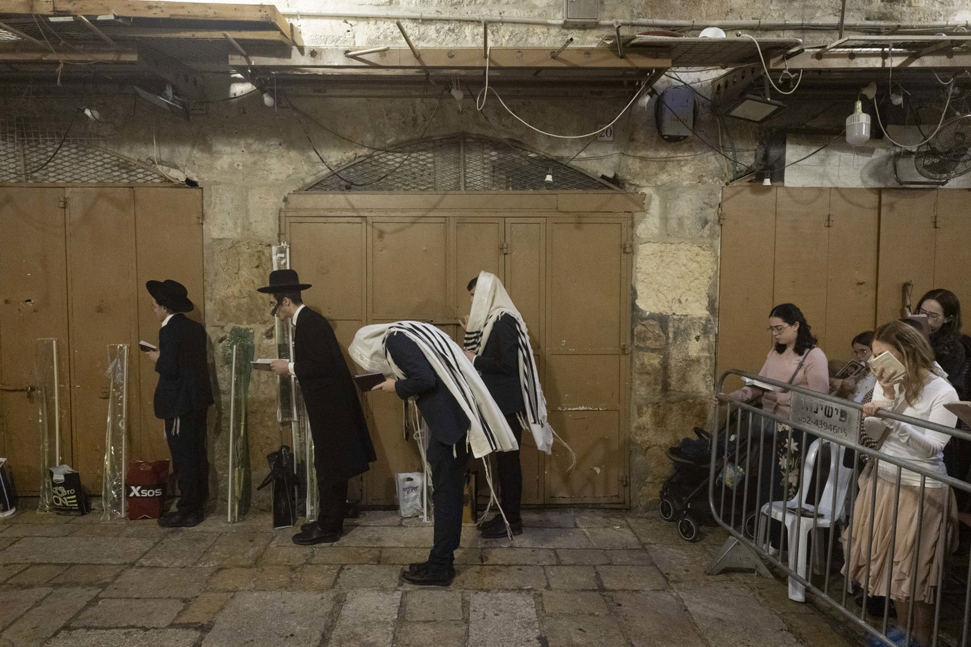 תפילת יום א' דחול המועד סוכות בעיר העתיקה בירושלים