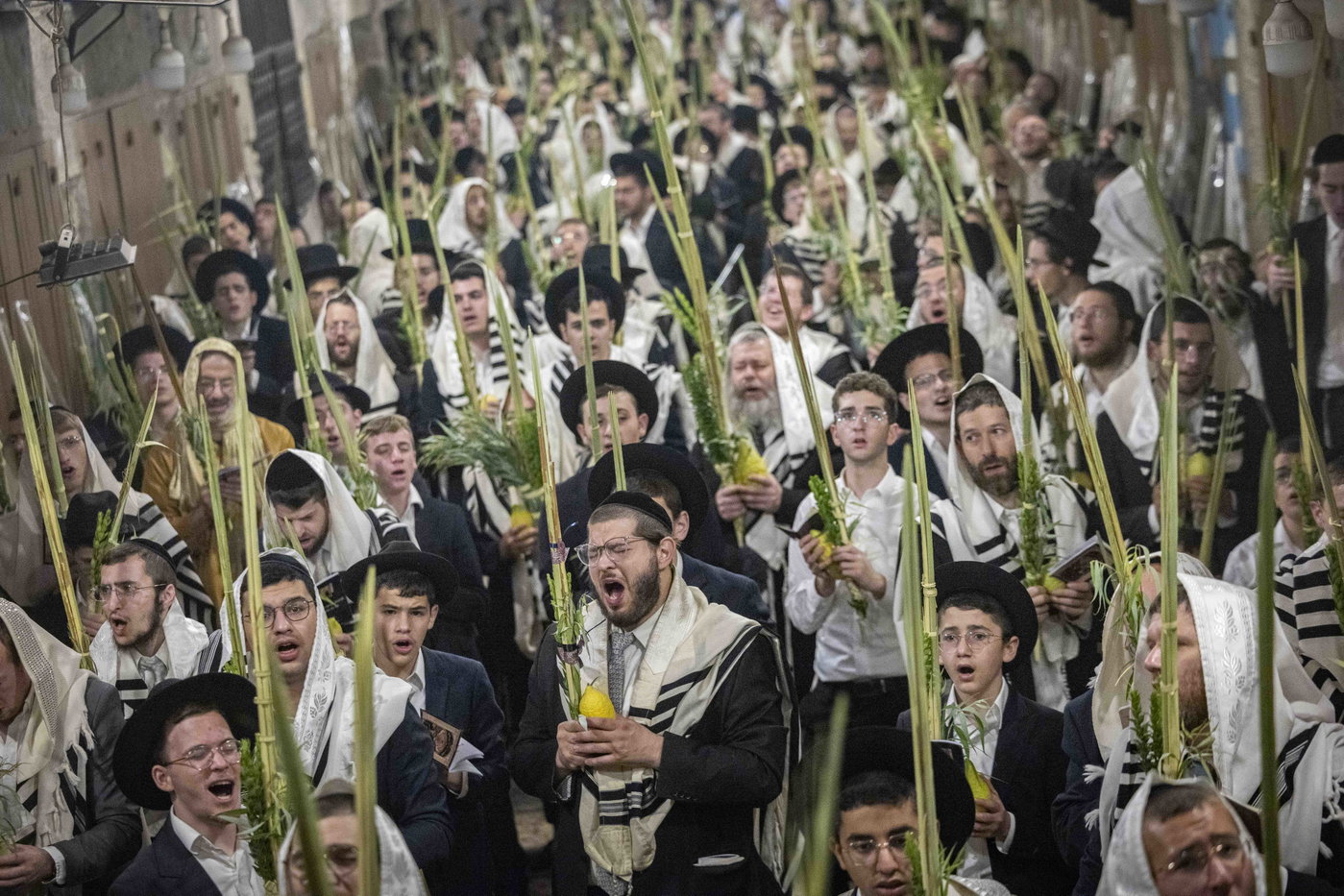 תפילת יום א' דחול המועד סוכות בעיר העתיקה בירושלים