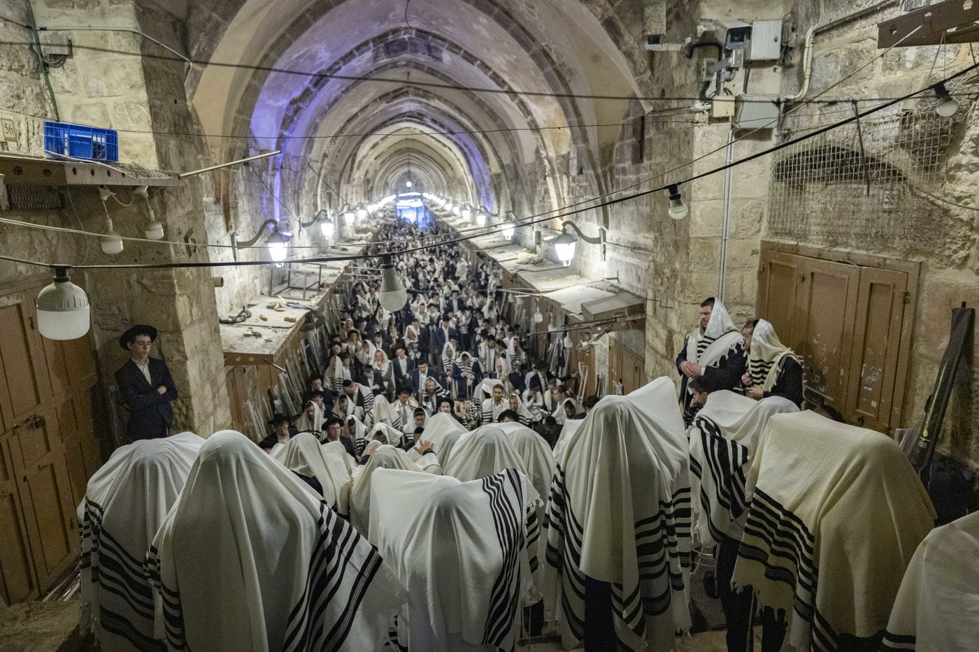 תפילת יום א' דחול המועד סוכות בעיר העתיקה בירושלים