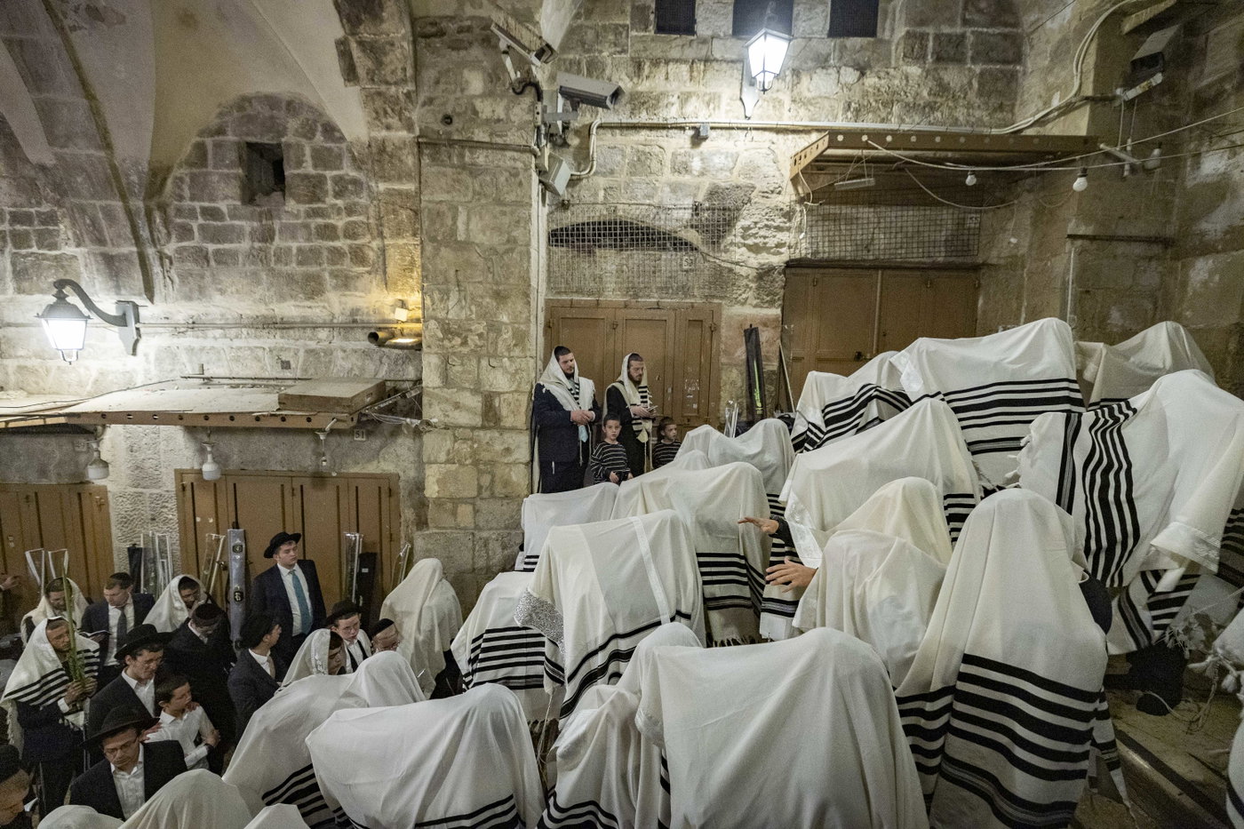 תפילת יום א' דחול המועד סוכות בעיר העתיקה בירושלים