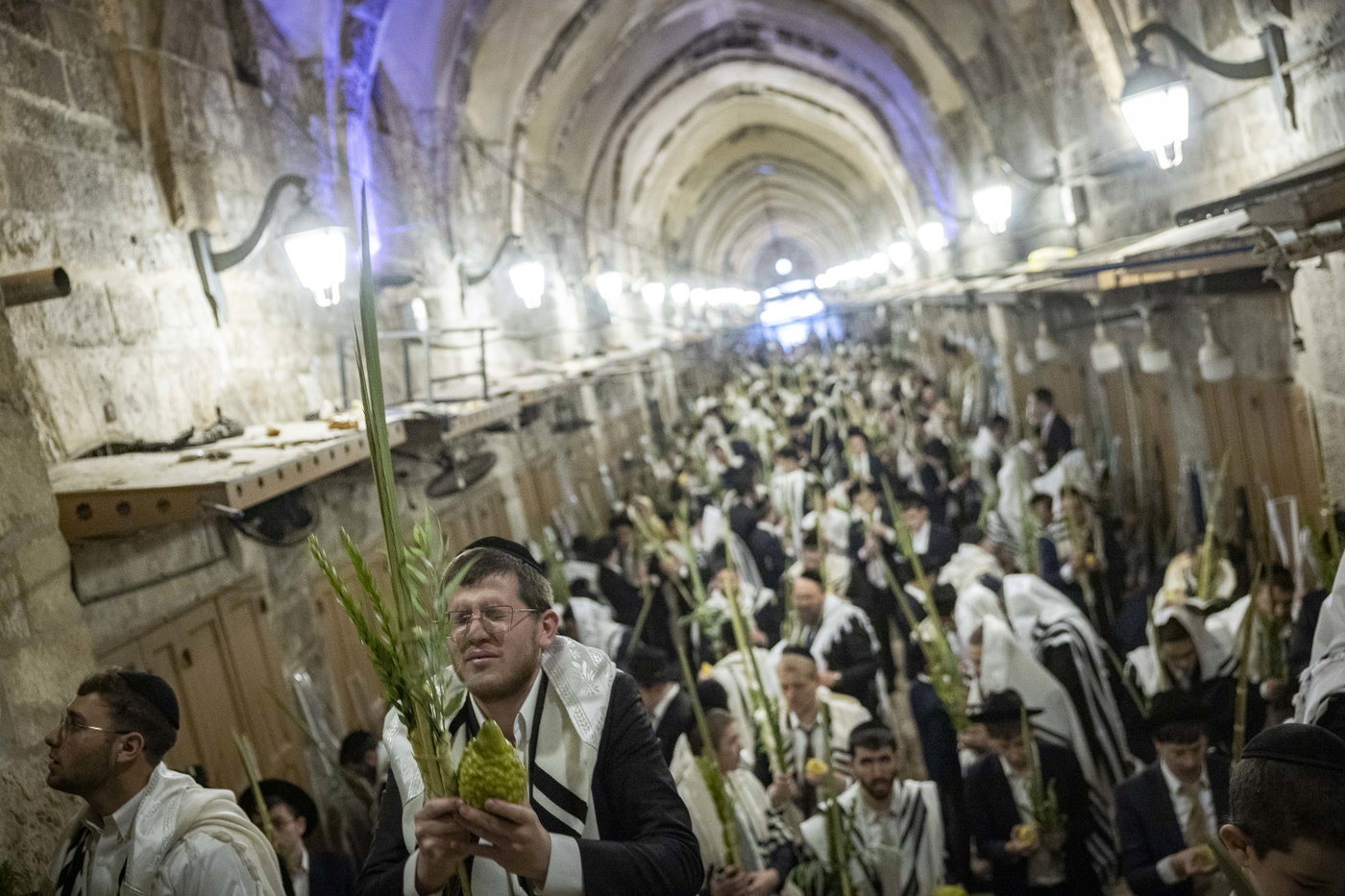 תפילת יום א' דחול המועד סוכות בעיר העתיקה בירושלים