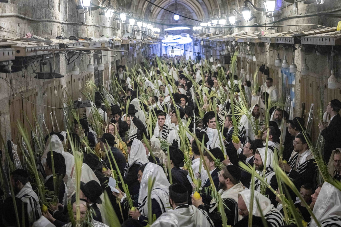 תפילת יום א' דחול המועד סוכות בעיר העתיקה בירושלים