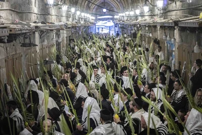 תפילת יום א' דחול המועד סוכות בעיר העתיקה בירושלים