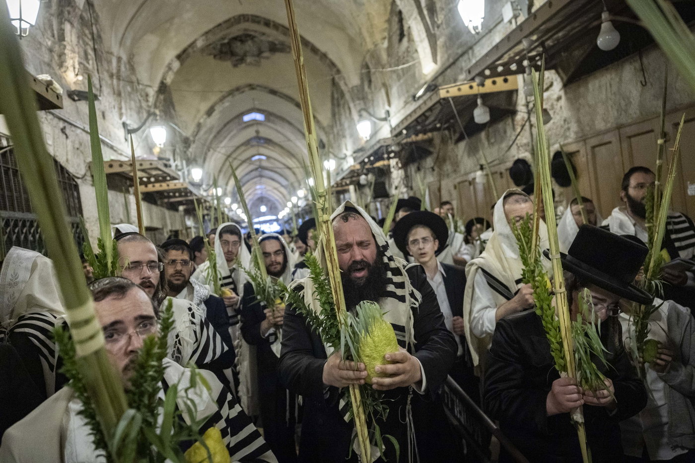 תפילת יום א' דחול המועד סוכות בעיר העתיקה בירושלים
