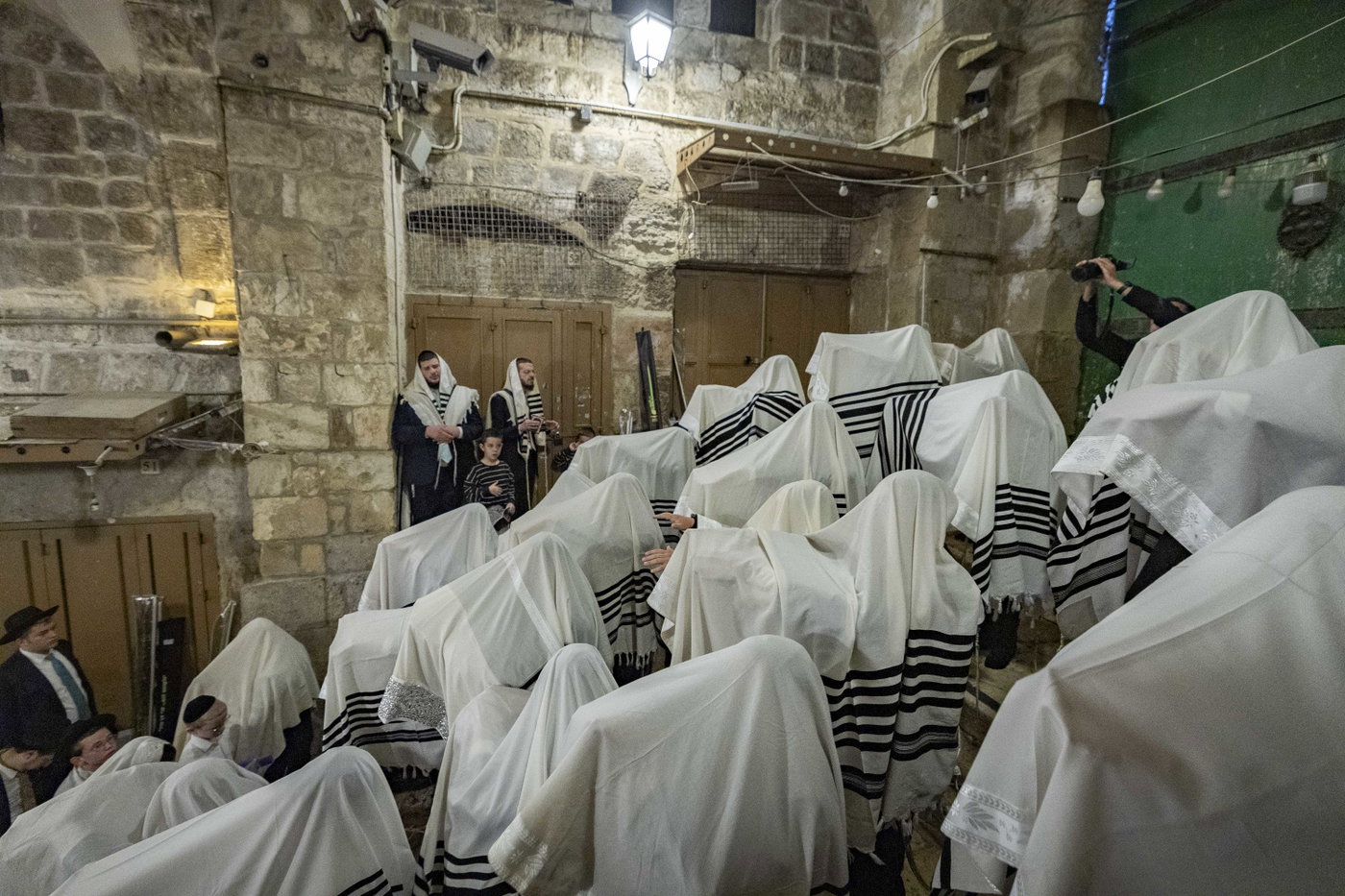 תפילת יום א' דחול המועד סוכות בעיר העתיקה בירושלים