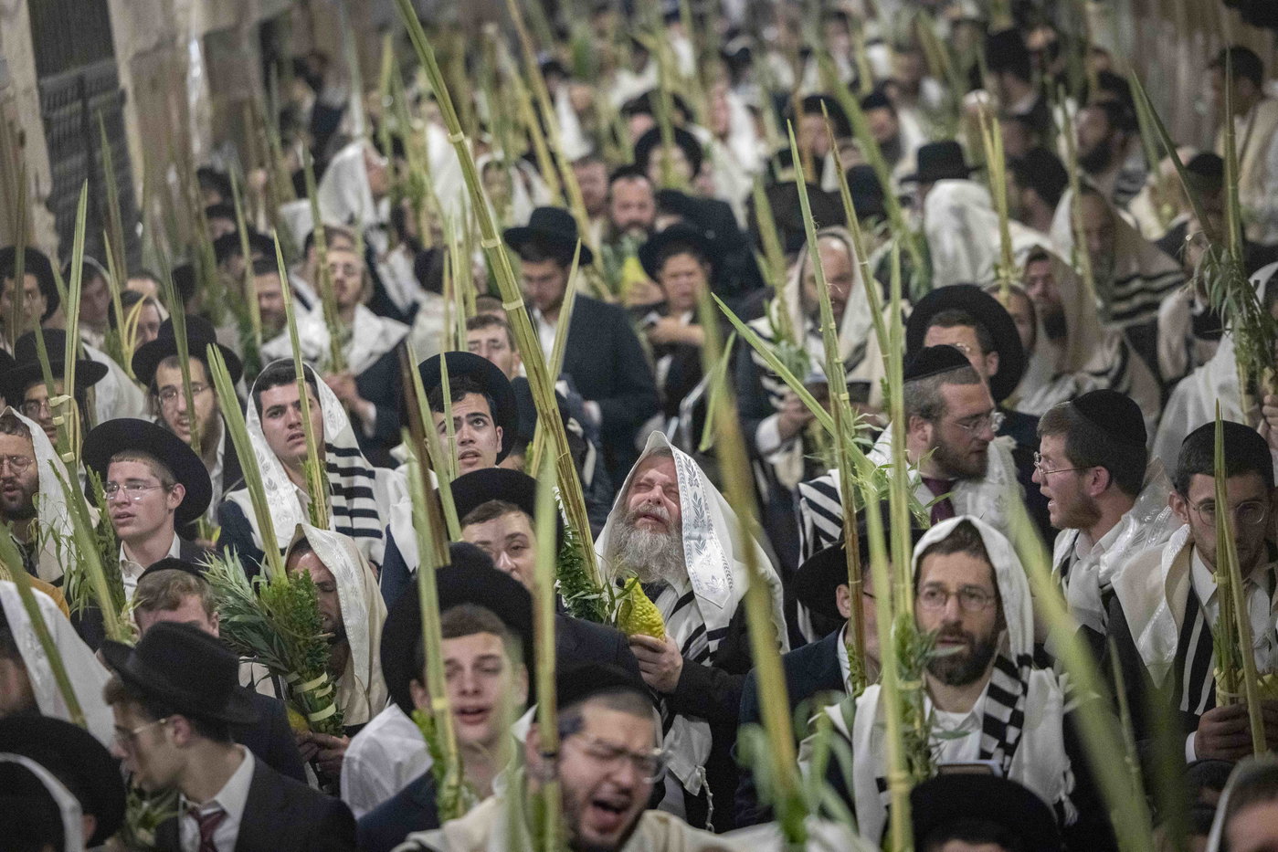 תפילת יום א' דחול המועד סוכות בעיר העתיקה בירושלים