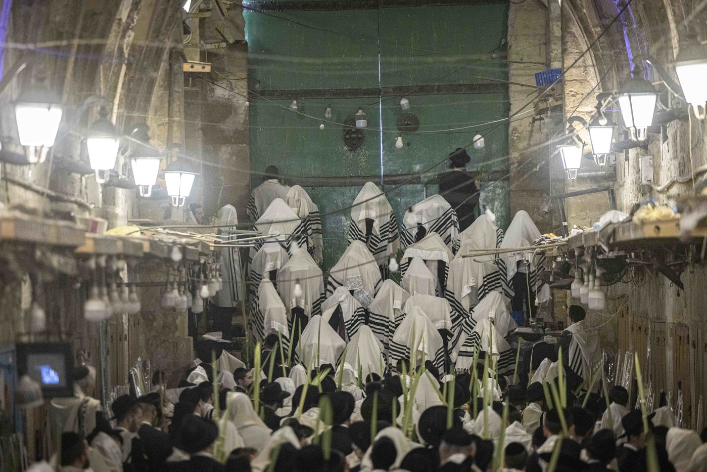 תפילת יום א' דחול המועד סוכות בעיר העתיקה בירושלים