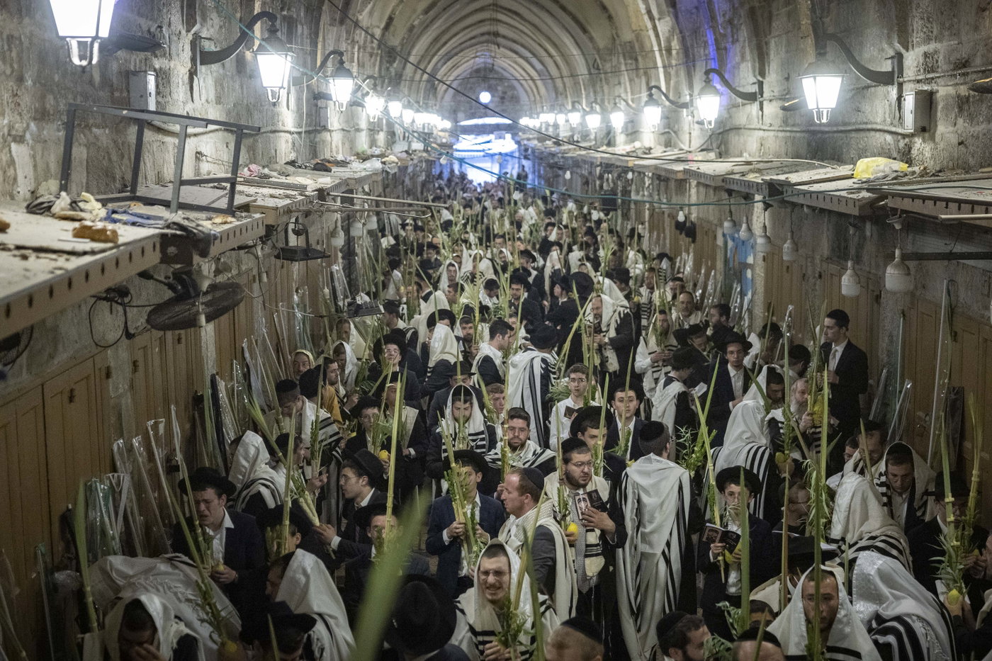 תפילת יום א' דחול המועד סוכות בעיר העתיקה בירושלים
