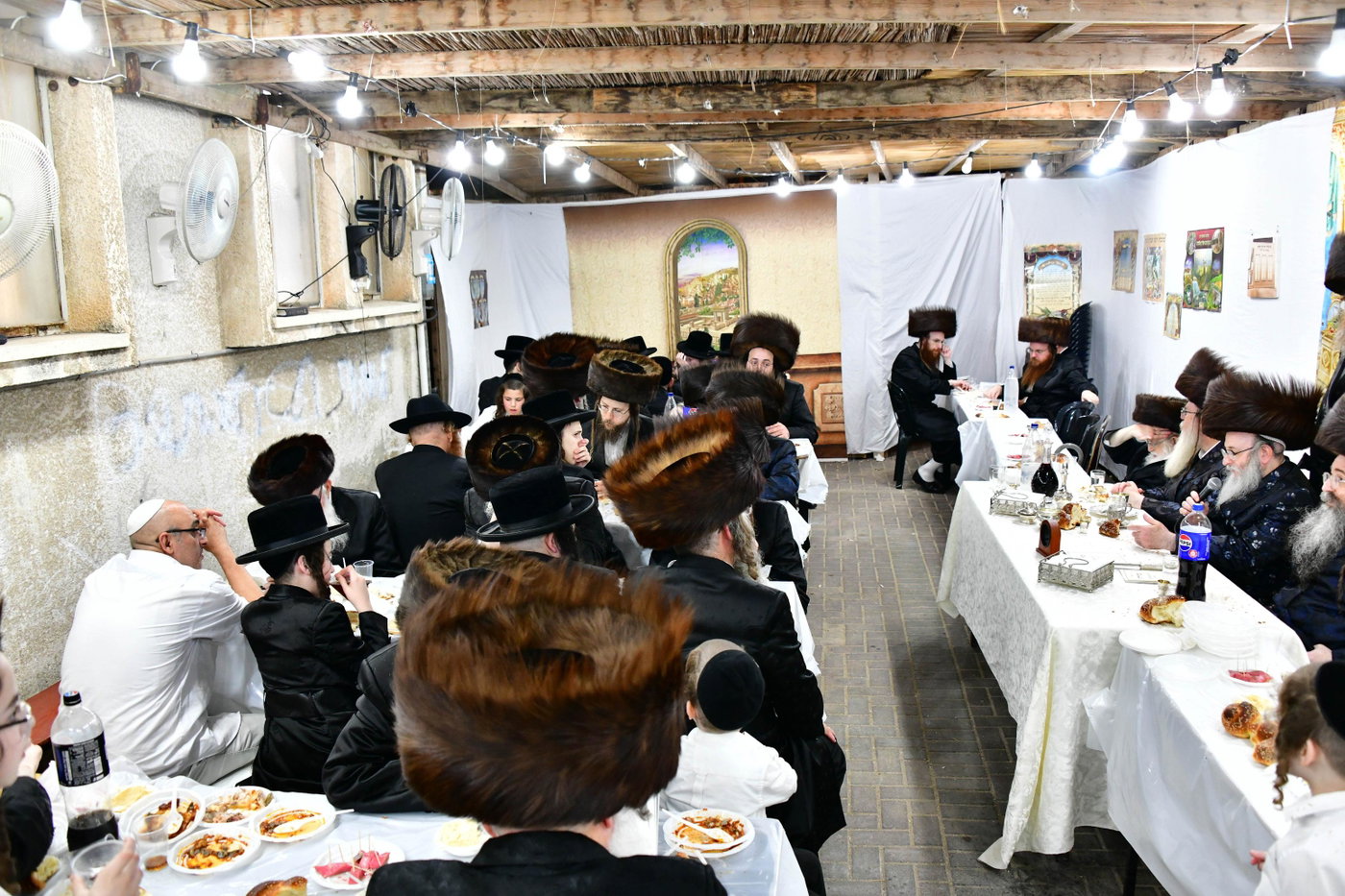 האדמו"ר מספינקא הושע בטיש חוה"מ סוכות