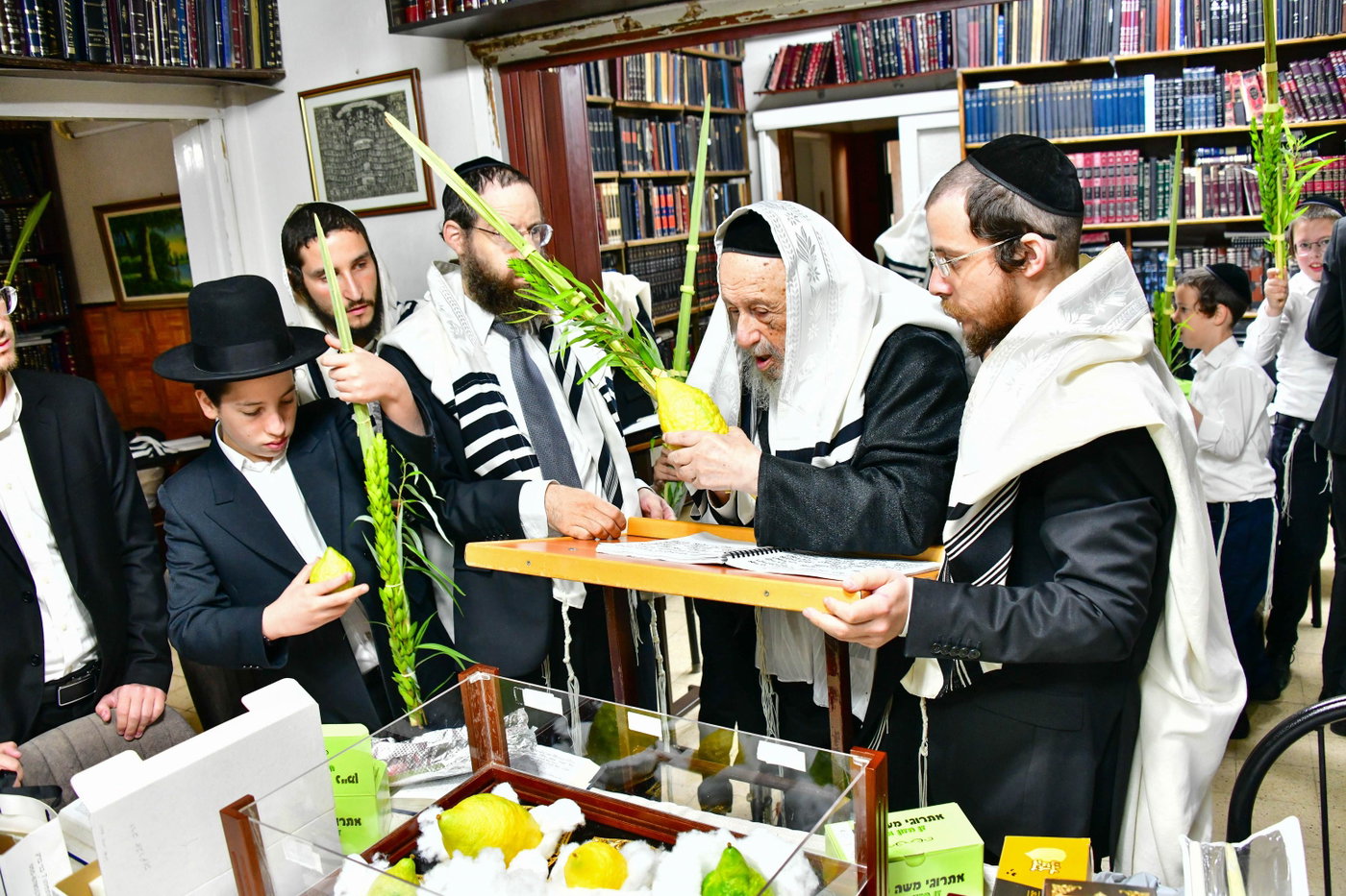 הגרב"ד פוברסקי והגרח"פ ברמן בנטילת לולב