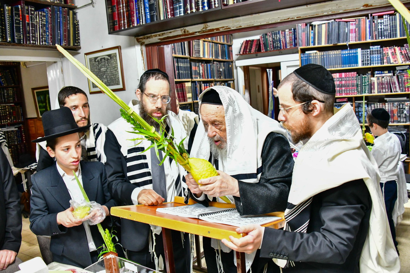 הגרב"ד פוברסקי והגרח"פ ברמן בנטילת לולב