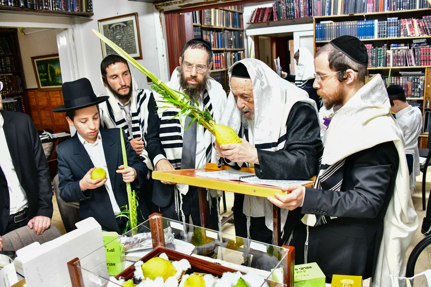 הגרב"ד פוברסקי והגרח"פ ברמן בנטילת לולב