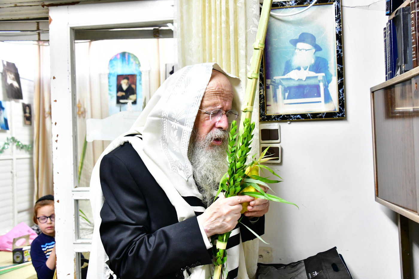 הגרב"ד פוברסקי והגרח"פ ברמן בנטילת לולב