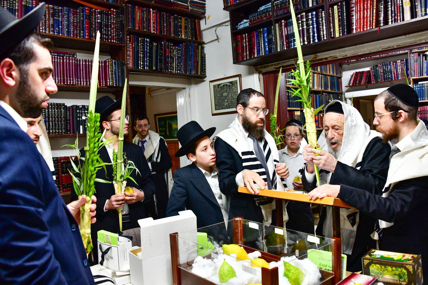הגרב"ד פוברסקי והגרח"פ ברמן בנטילת לולב