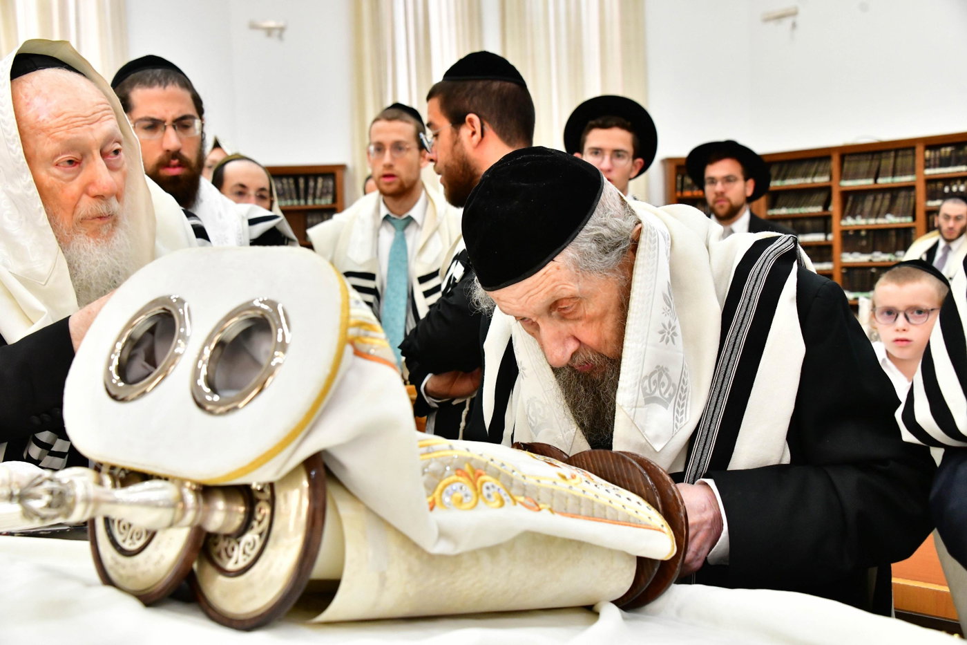 הגר"ד לנדו והגרמ"ה הירש בנטילת לולב