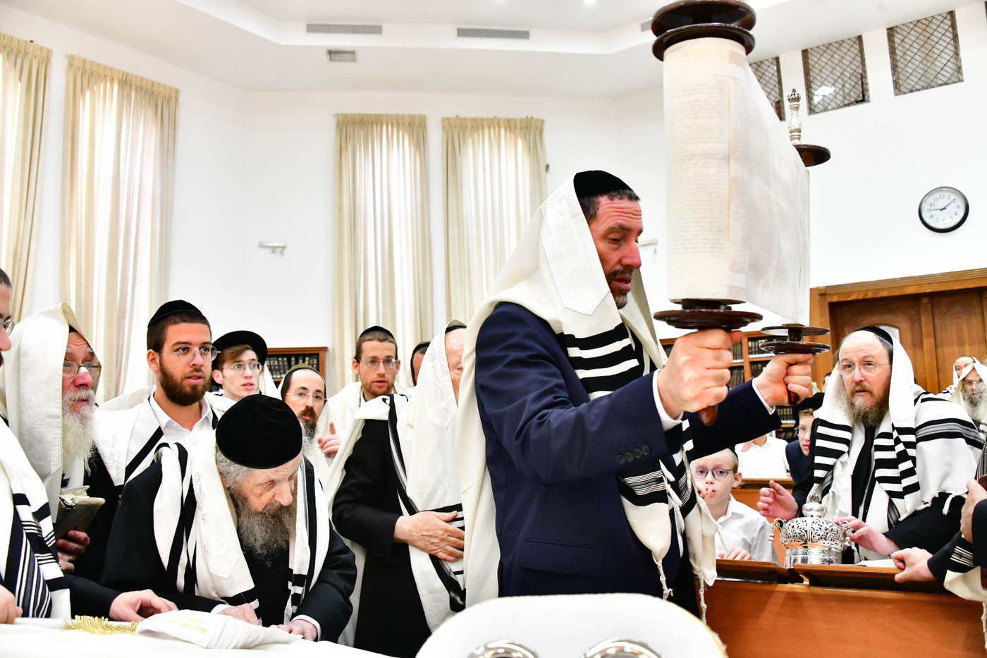הגר"ד לנדו והגרמ"ה הירש בנטילת לולב