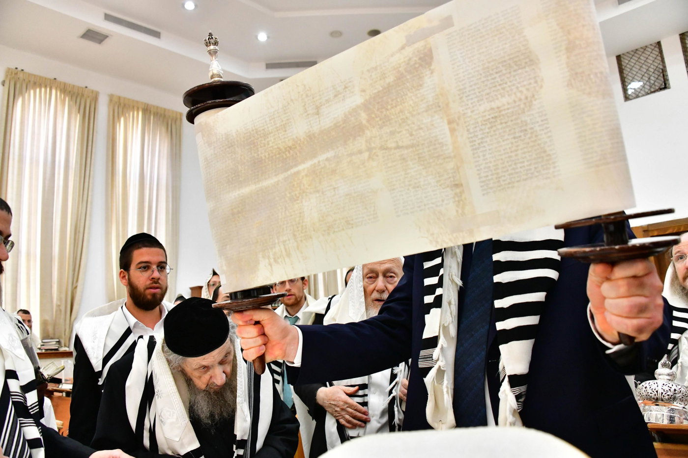הגר"ד לנדו והגרמ"ה הירש בנטילת לולב