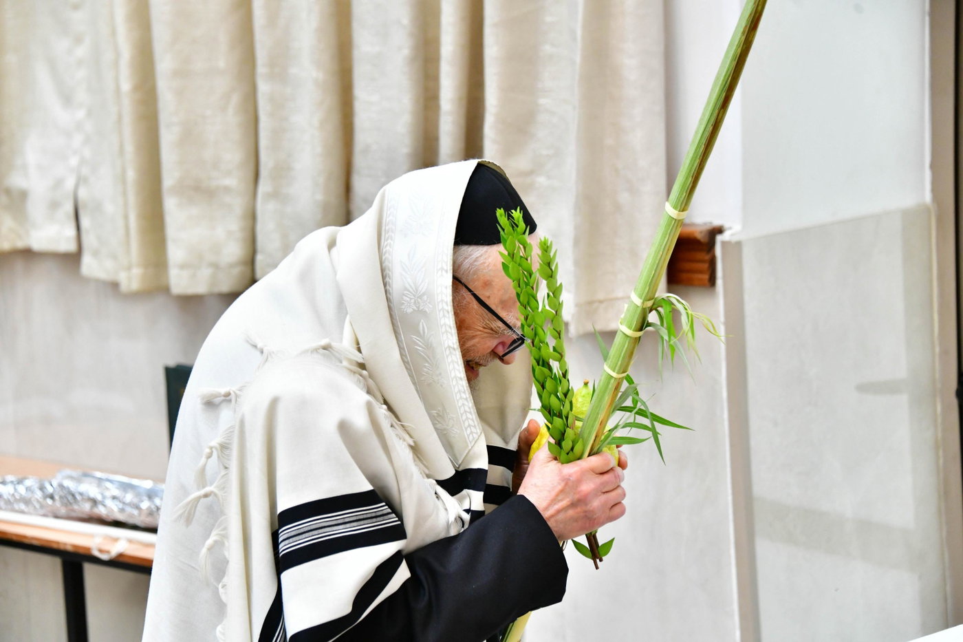 הגר"ד לנדו והגרמ"ה הירש בנטילת לולב