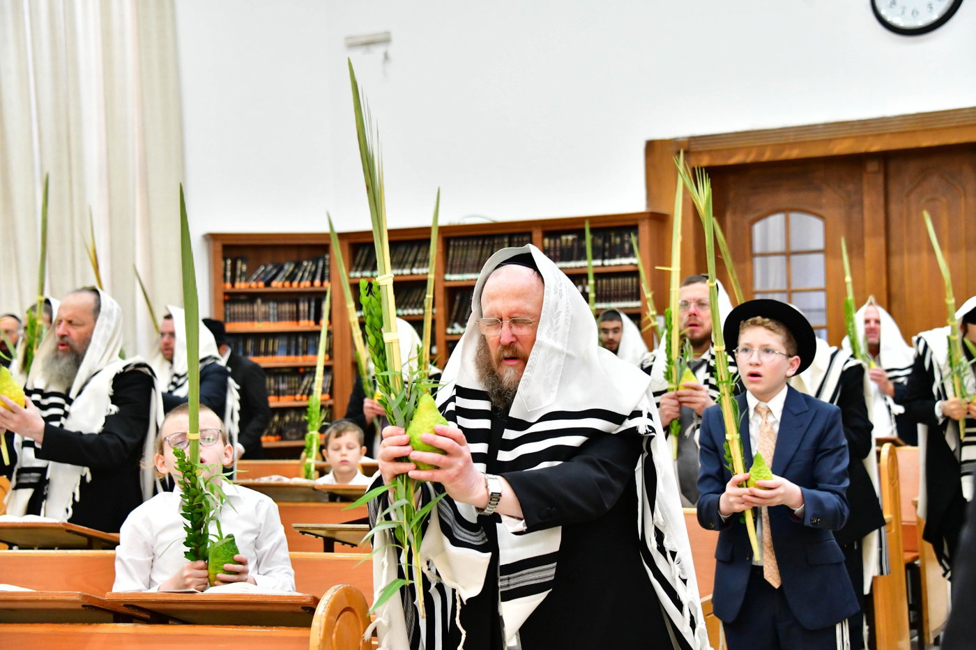הגר"ד לנדו והגרמ"ה הירש בנטילת לולב