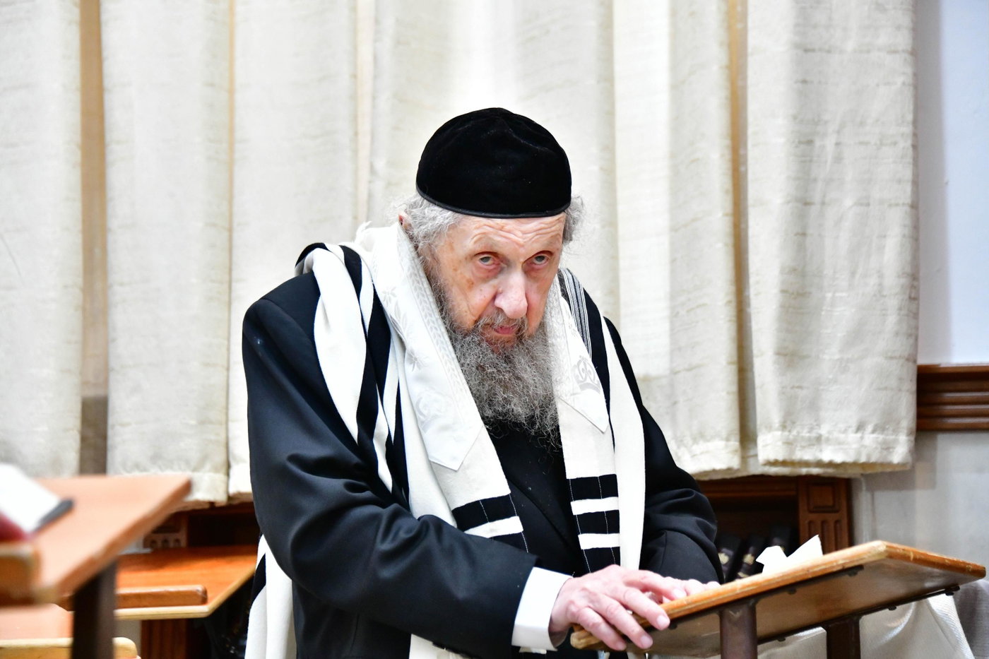 הגר"ד לנדו והגרמ"ה הירש בנטילת לולב