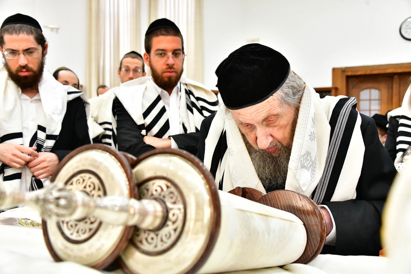 הגר"ד לנדו והגרמ"ה הירש בנטילת לולב