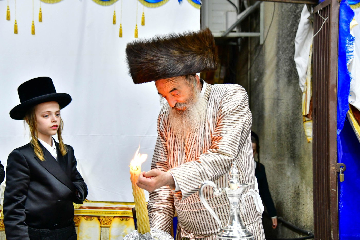 האדמו"ר מלעלוב בשמחת בית השואבה