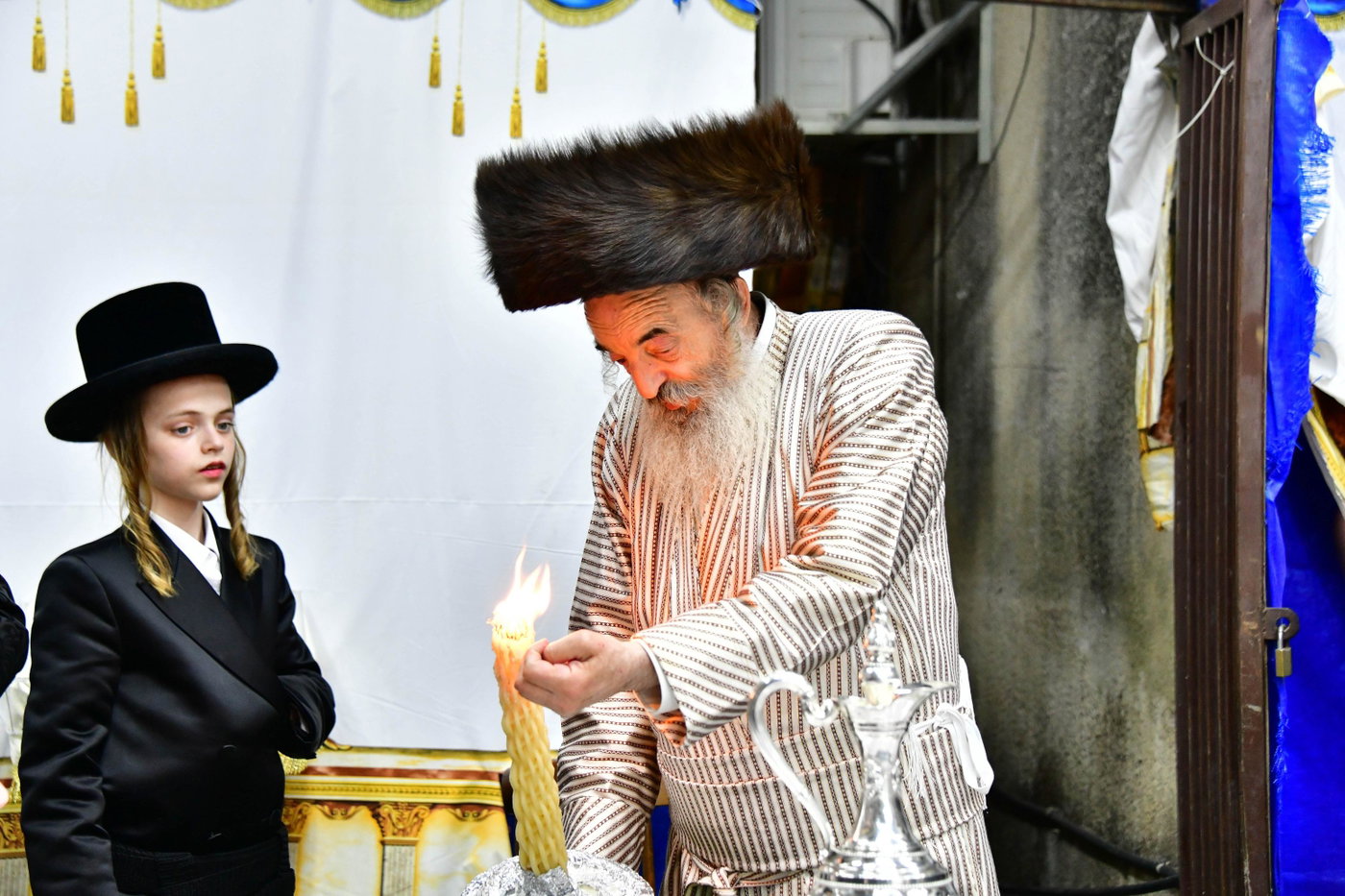 האדמו"ר מלעלוב בשמחת בית השואבה