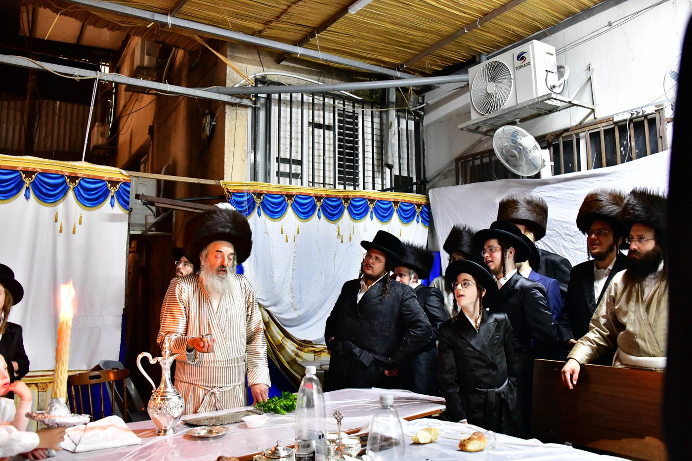 האדמו"ר מלעלוב בשמחת בית השואבה