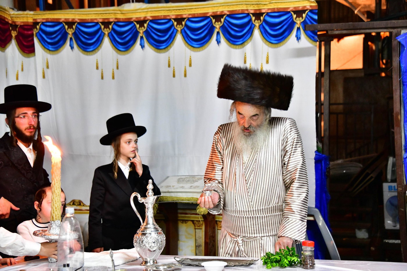 האדמו"ר מלעלוב בשמחת בית השואבה