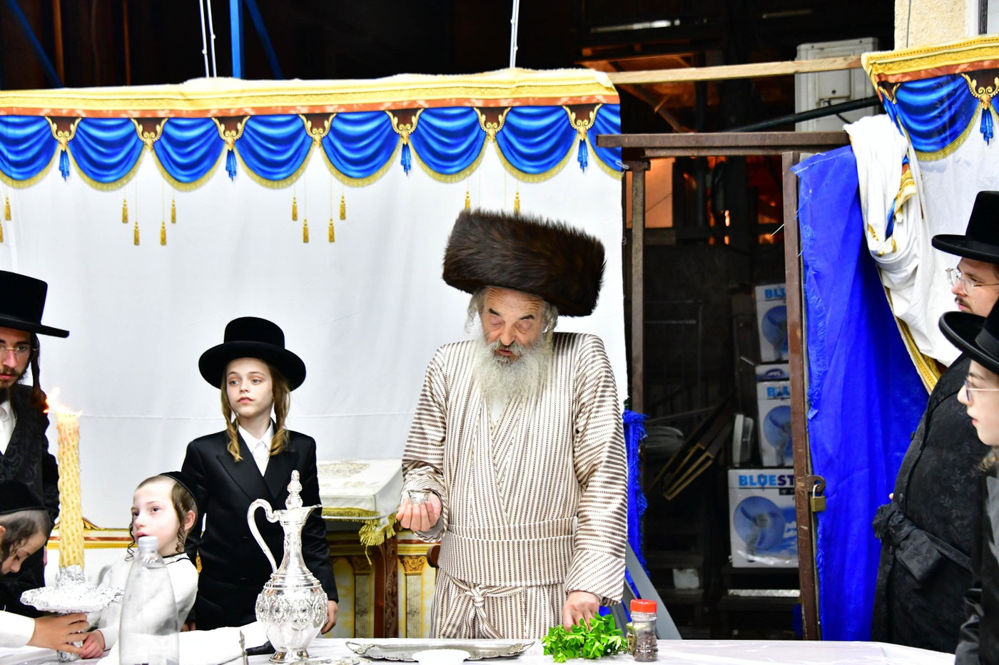 האדמו"ר מלעלוב בשמחת בית השואבה