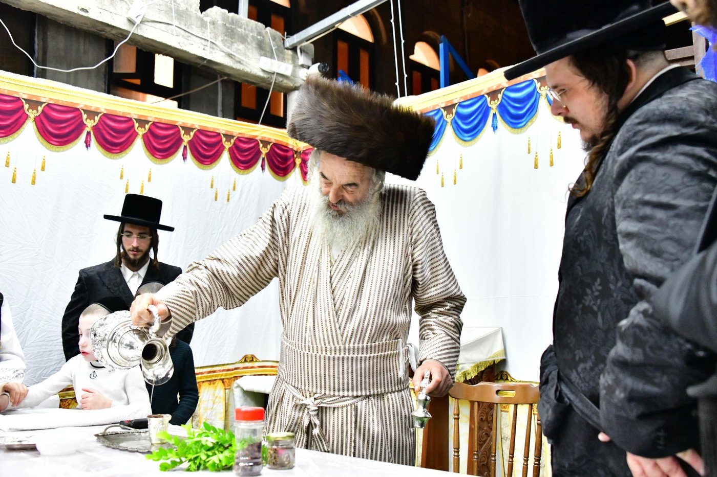האדמו"ר מלעלוב בשמחת בית השואבה