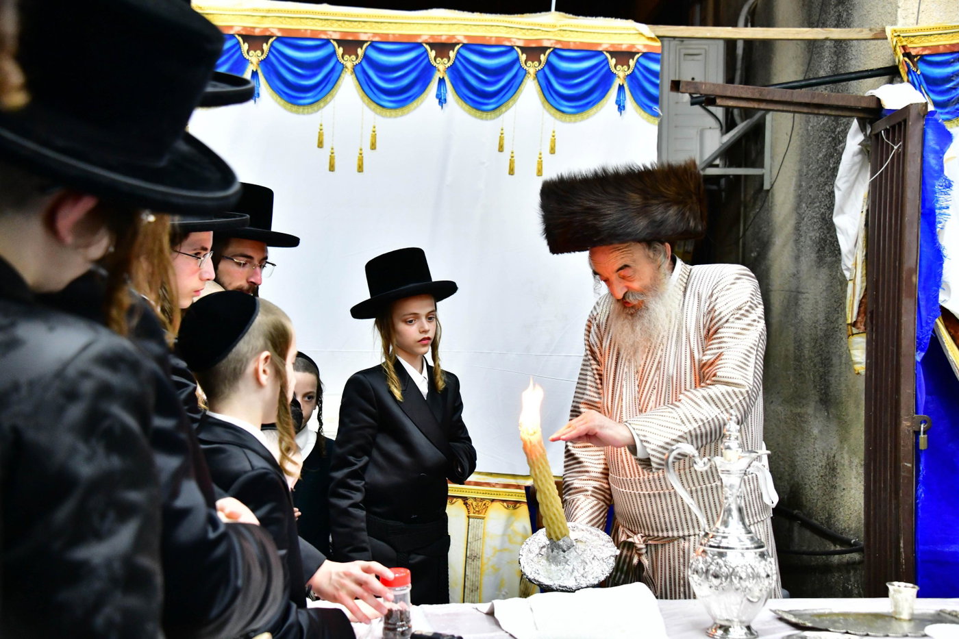 האדמו"ר מלעלוב בשמחת בית השואבה