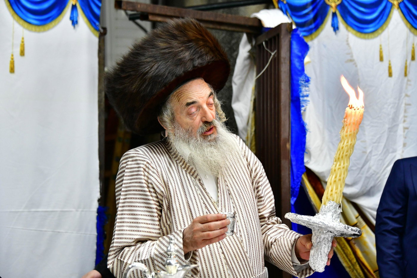 האדמו"ר מלעלוב בשמחת בית השואבה