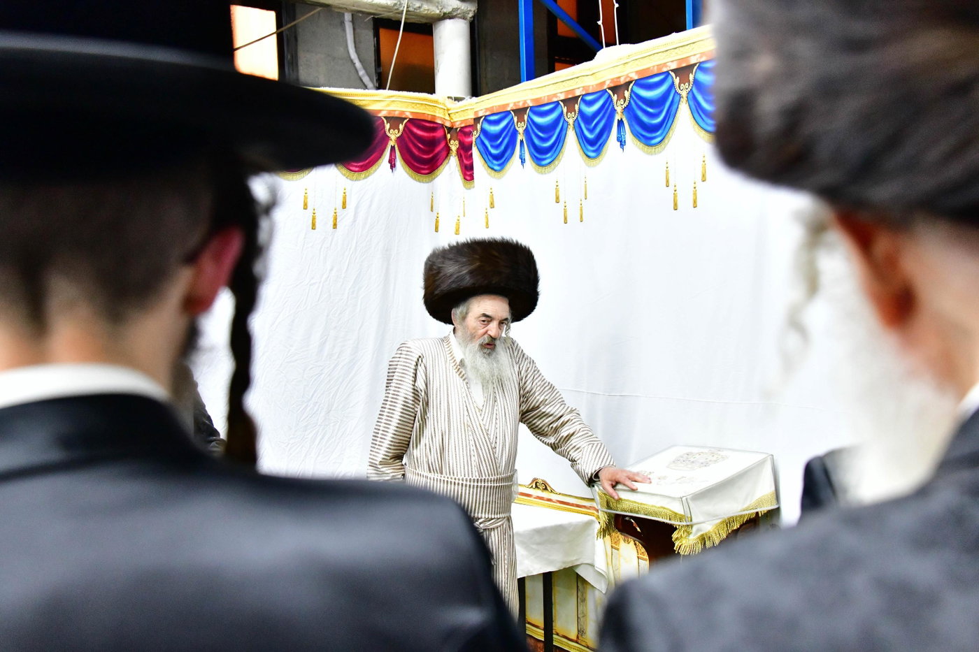 האדמו"ר מלעלוב בשמחת בית השואבה