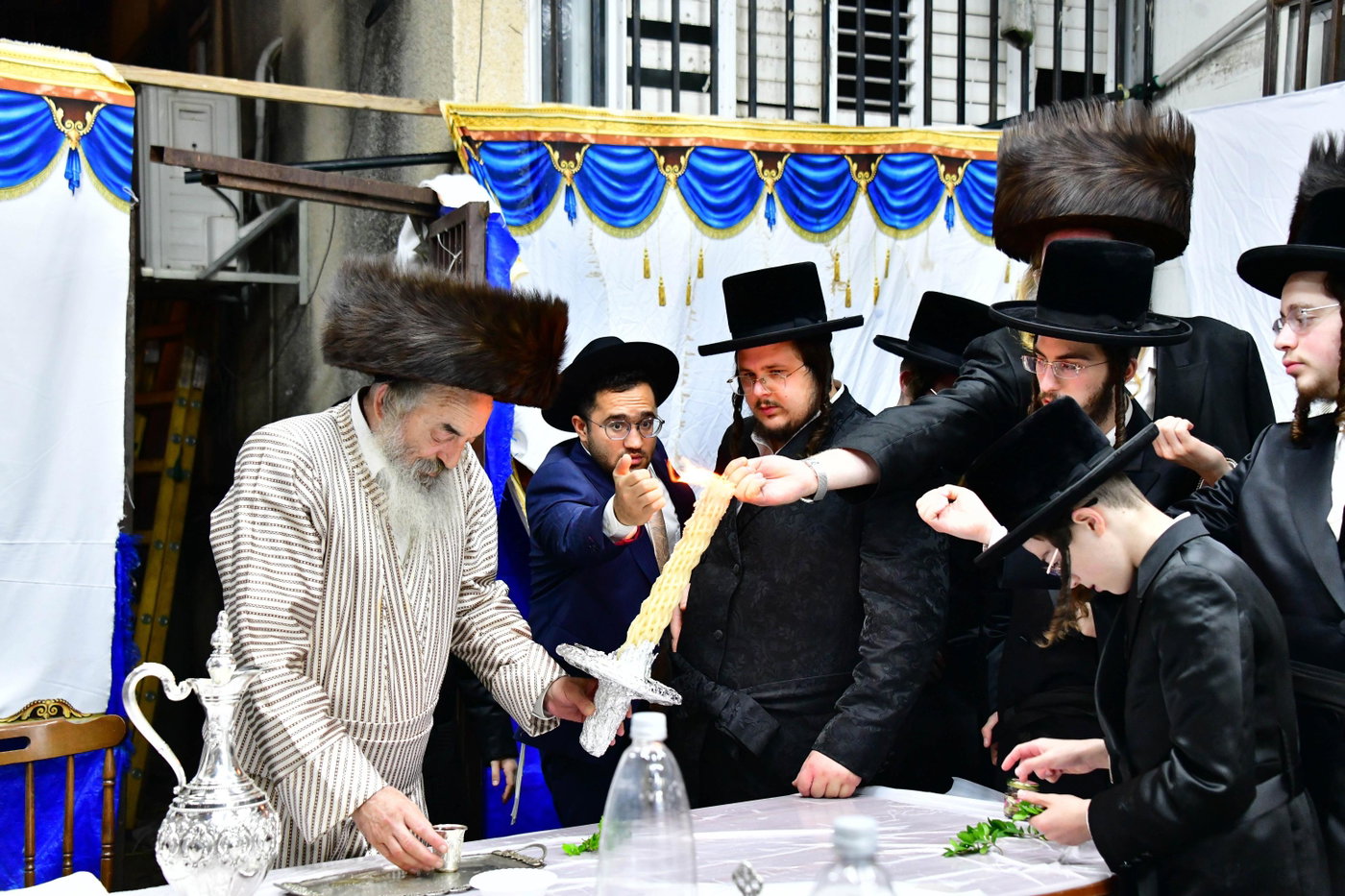 האדמו"ר מלעלוב בשמחת בית השואבה