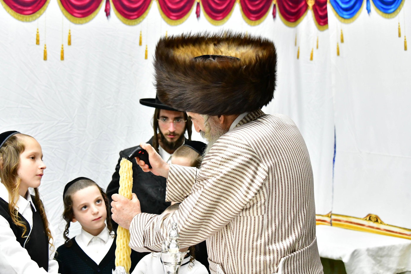 האדמו"ר מלעלוב בשמחת בית השואבה