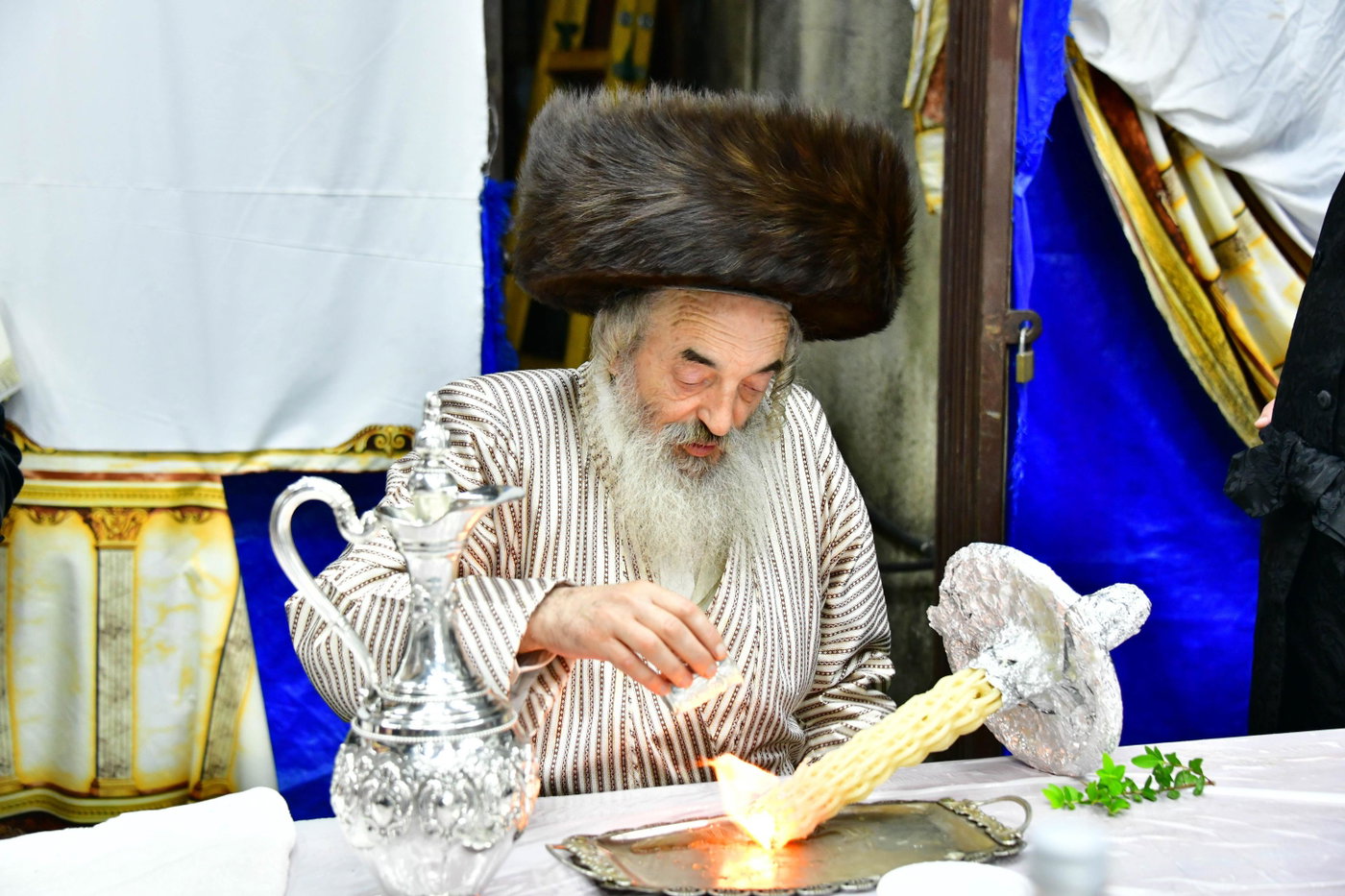 האדמו"ר מלעלוב בשמחת בית השואבה