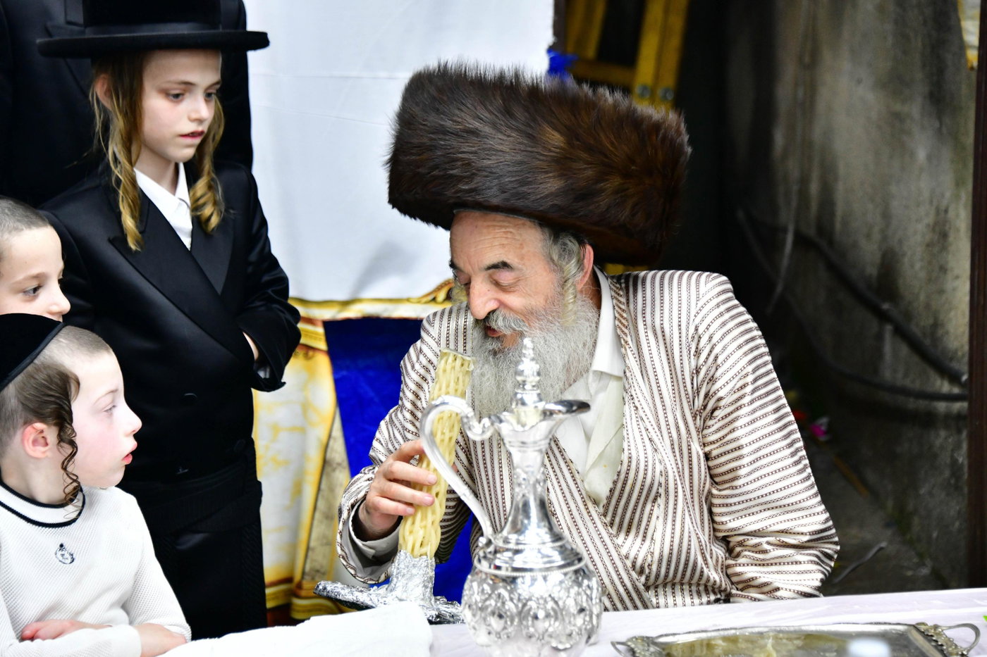 האדמו"ר מלעלוב בשמחת בית השואבה