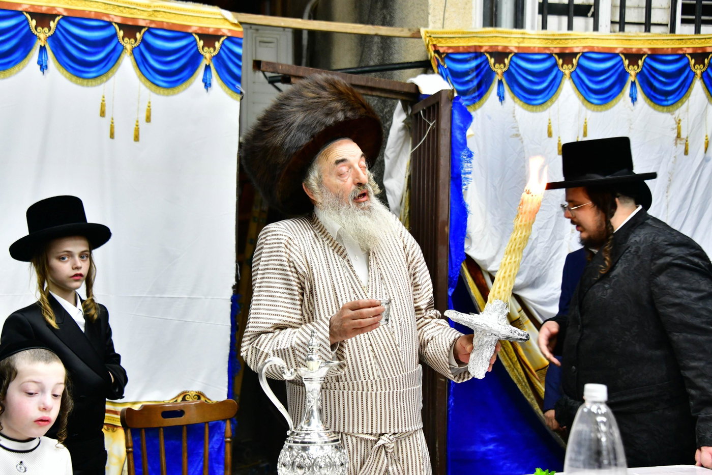 האדמו"ר מלעלוב בשמחת בית השואבה