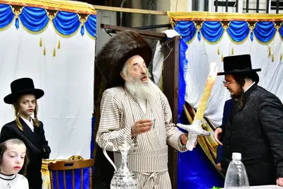 האדמו"ר מלעלוב בשמחת בית השואבה
