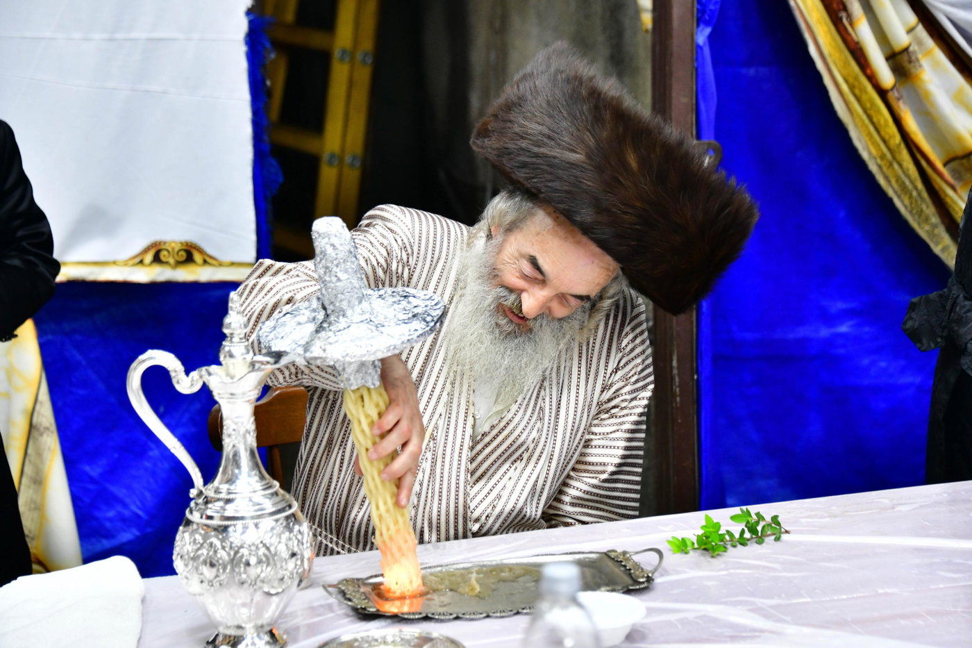 האדמו"ר מלעלוב בשמחת בית השואבה