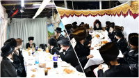 האדמו"רים מאוז'רוב וקוזמיר בטיש חוה"מ סוכות