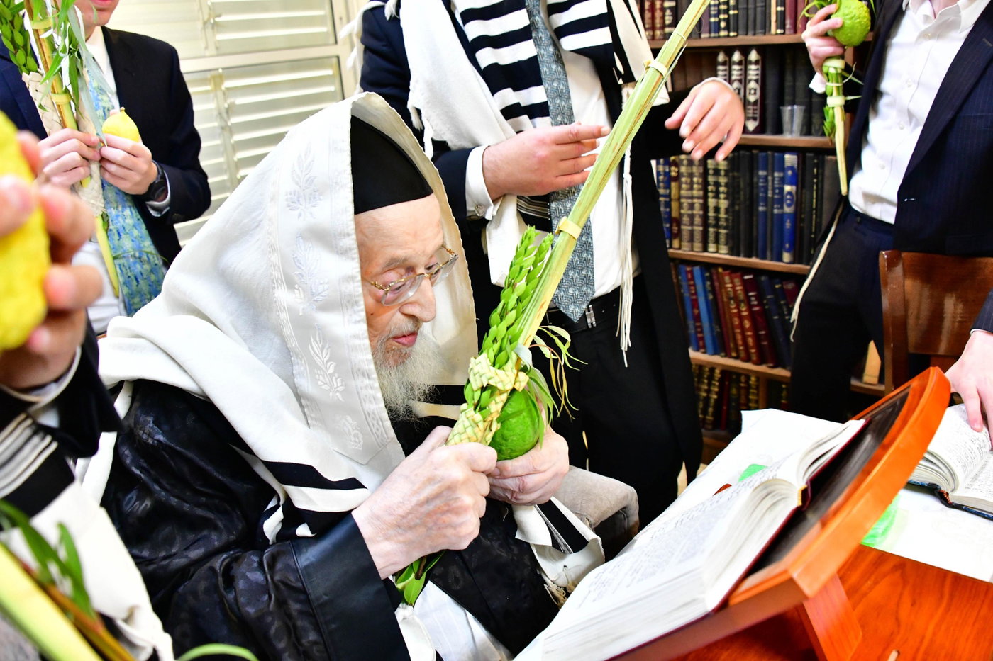 הגרמ"צ ברגמן בנטילת לולב