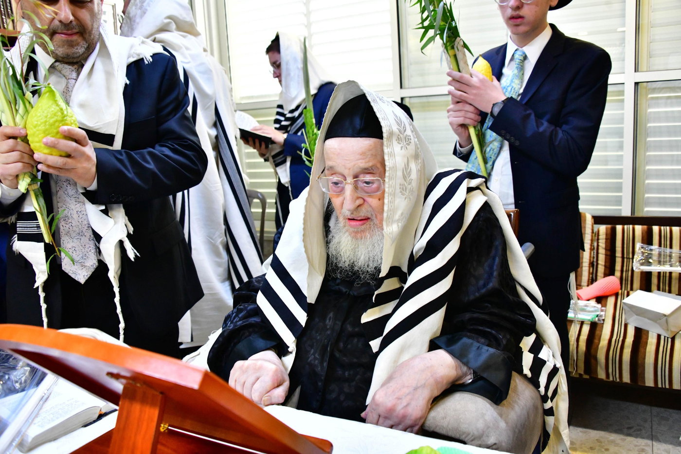 הגרמ"צ ברגמן בנטילת לולב