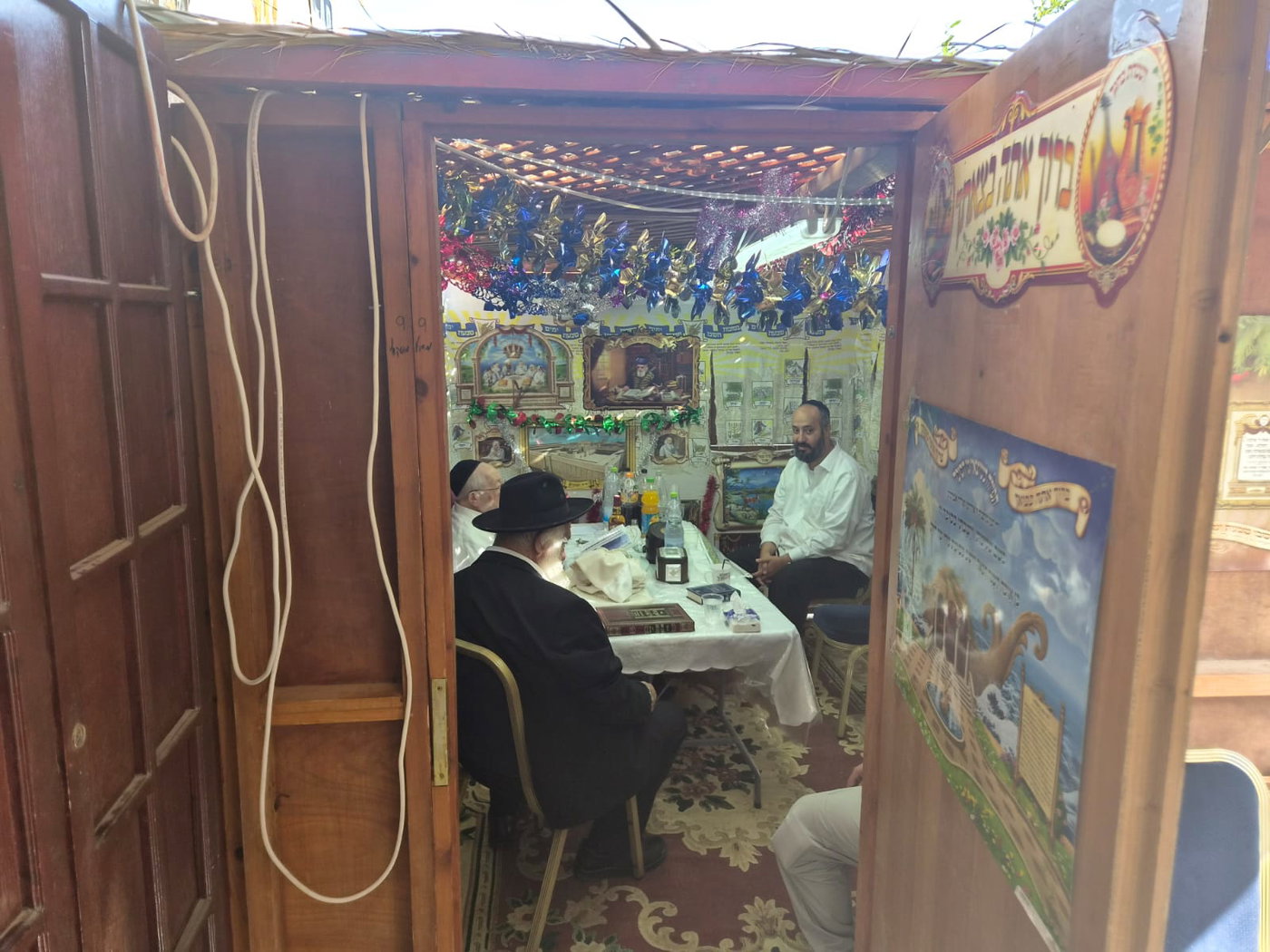 הגר"ש ביטון הבוקר בסוכתו