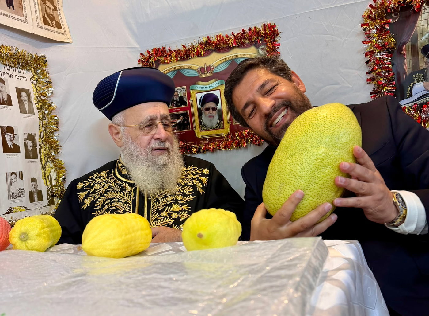ממשיך את המסורת: רב הסלבס הגיש לראש"ל אתרוגים מובחרים