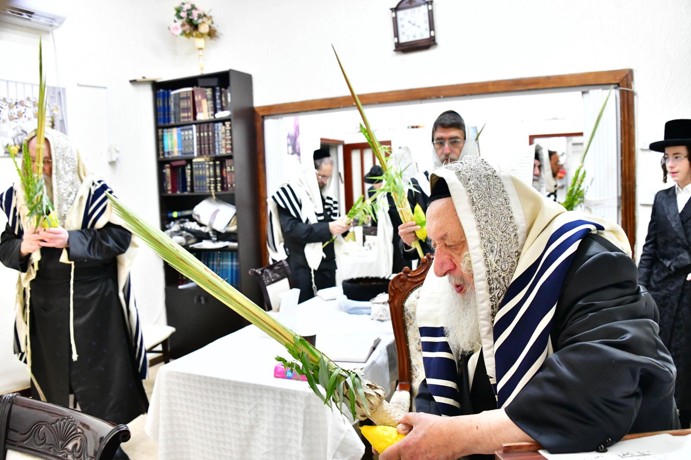 האדמו"ר מנאראל בעבודת הנענועים